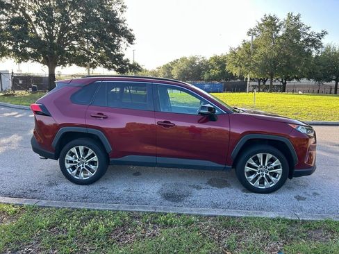 Used 2020 Toyota RAV4 XLE Premium image 6