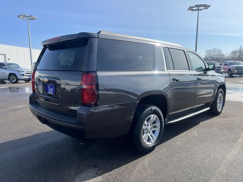 Used 2017 Chevrolet Suburban LT image 8