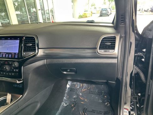 Used 2019 Jeep Grand Cherokee Altitude AWD/4WD image 25