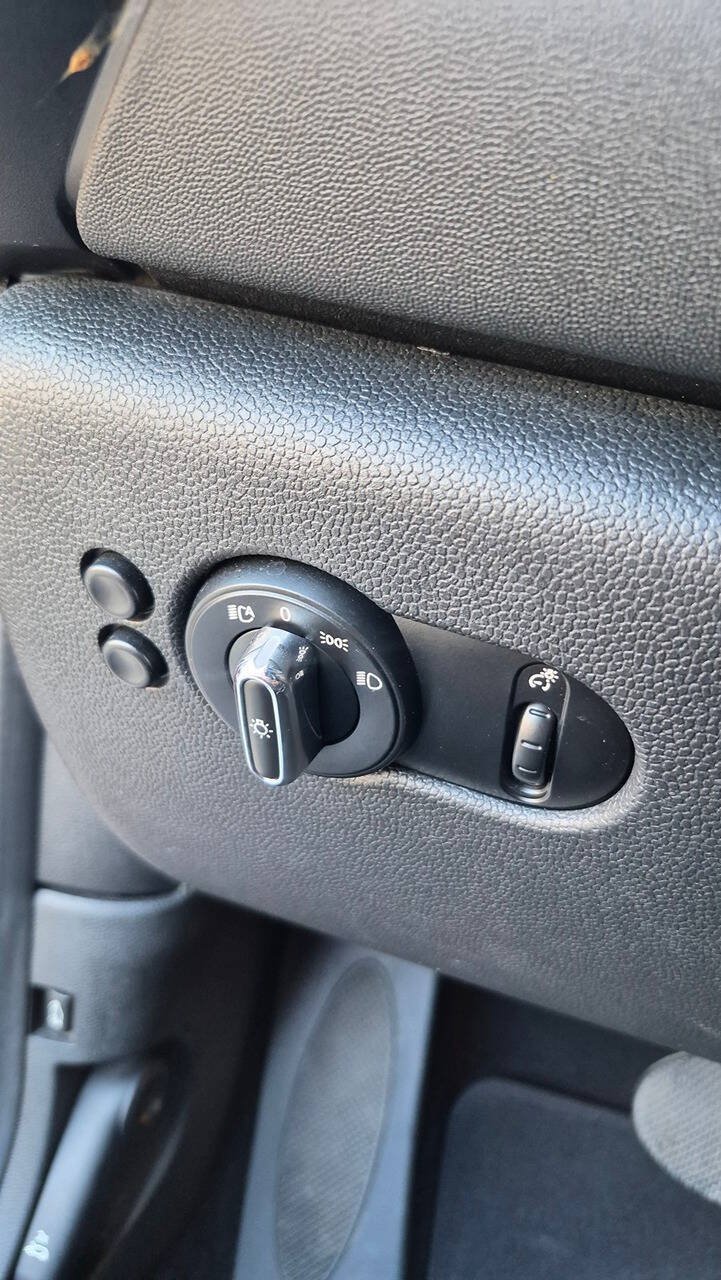 Used 2018 MINI Cooper 2-Door Hardtop FWD image 31