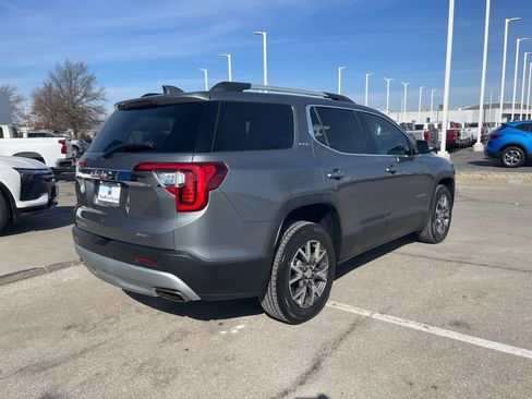 Used 2020 GMC Acadia SLE w/ Driver Convenience Package image 3