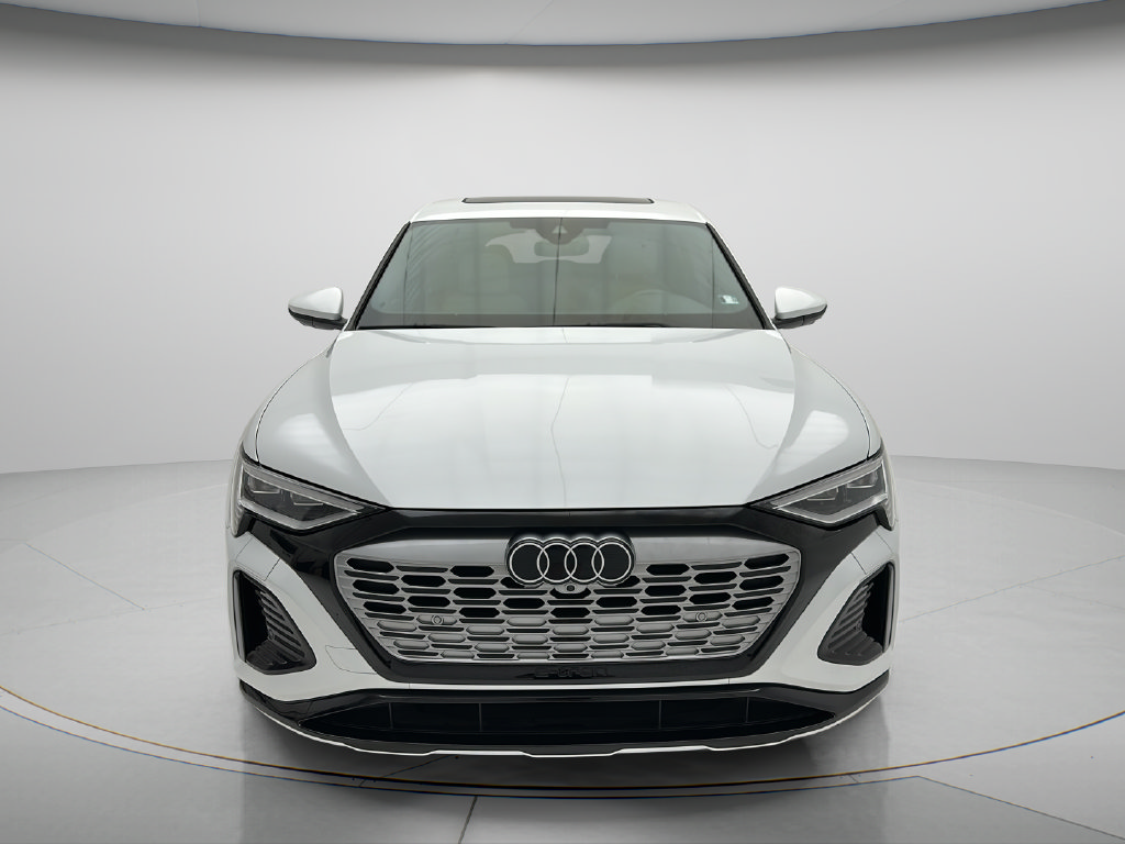 Used 2024 Audi Q8 e-tron Premium Plus AWD/4WD image 2