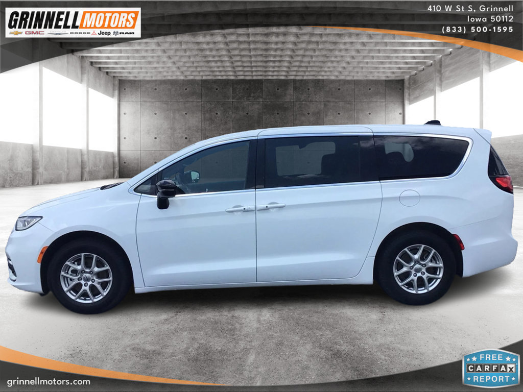Used 2025 Chrysler Pacifica Select FWD image 8