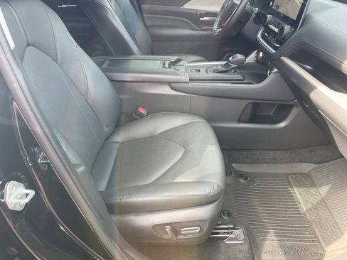 Used 2024 Toyota Grand Highlander Limited image 19