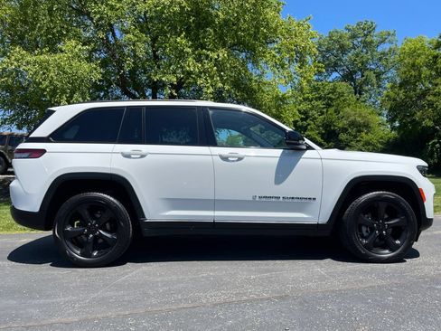 Used 2023 Jeep Grand Cherokee Altitude AWD/4WD image 33