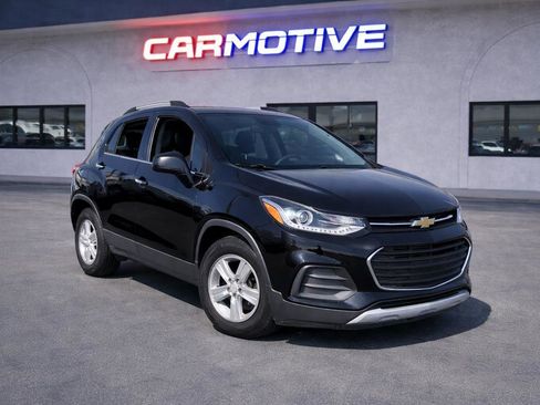 Used 2020 Chevrolet Trax LT w/ LT Convenience Package image 1