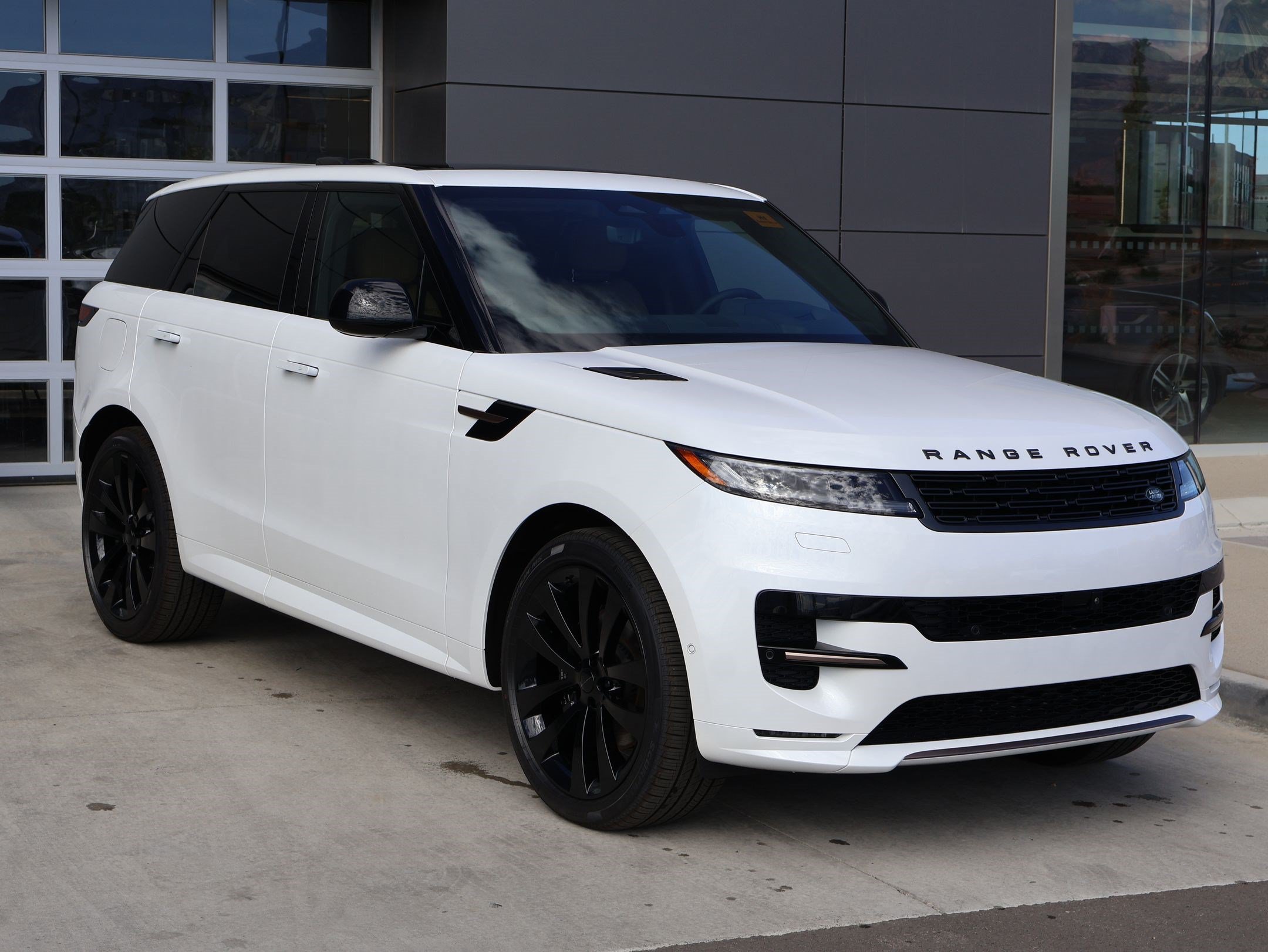 New 2026 Land Rover Range Rover Sport Dynamic SE AWD/4WD image 3