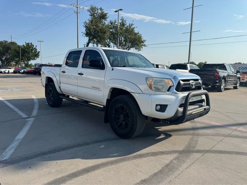 Used 2015 Toyota Tacoma PreRunner w/ SR5 Package RWD image 4