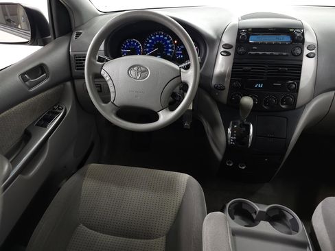 Used 2009 Toyota Sienna LE FWD image 14