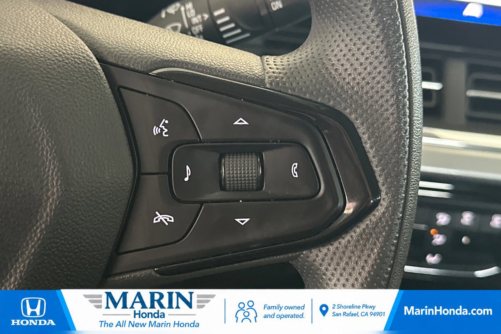 Used 2025 Chevrolet Trax LT FWD image 29