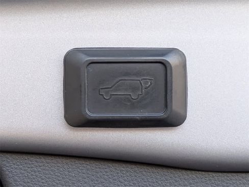 Used 2019 Toyota RAV4 Limited image 13