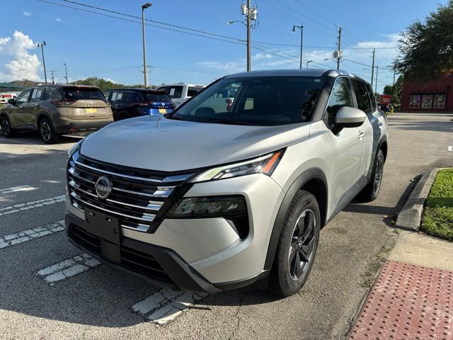 Used 2025 Nissan Rogue SV AWD/4WD image 4