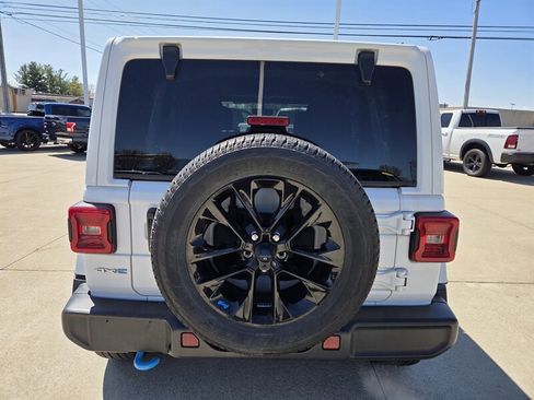 Used 2023 Jeep Wrangler Unlimited Sahara w/ Cold Weather Group image 4