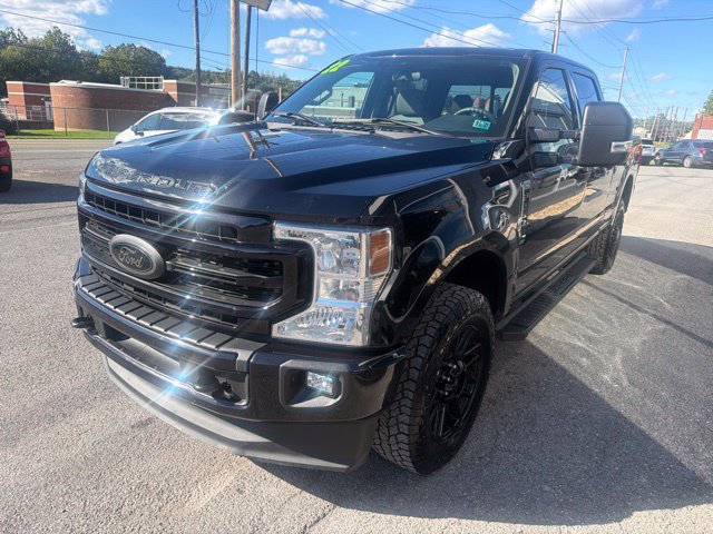 Used 2022 Ford F250 XLT w/ Black Appearance Package AWD/4WD image 3