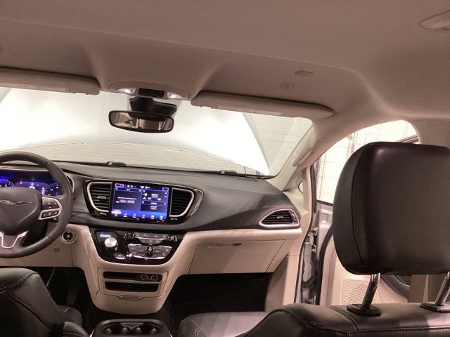 Used 2023 Chrysler Pacifica Touring-L FWD image 29