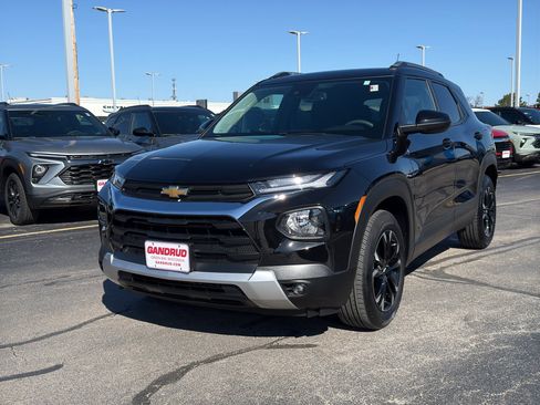 Used 2023 Chevrolet TrailBlazer LT w/ Convenience Package image 2