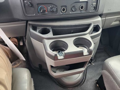 Used 2018 Ford E-350 and Econoline 350 Super Duty image 39