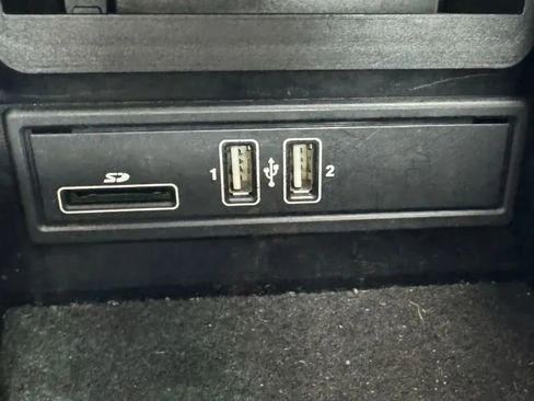 Used 2017 Mercedes-Benz E 300 4MATIC image 37