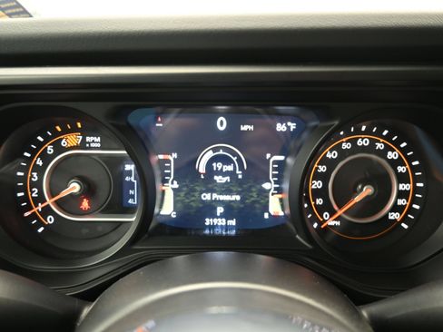 Used 2025 Jeep Wrangler Unlimited Sahara AWD/4WD image 19