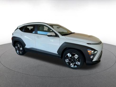 Used 2025 Hyundai Kona SEL image 2
