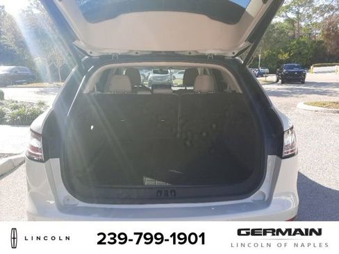 Certified 2022 Lincoln Nautilus Reserve w/ Luxury Package image 9