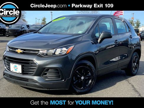 Used 2020 Chevrolet Trax LS image 1