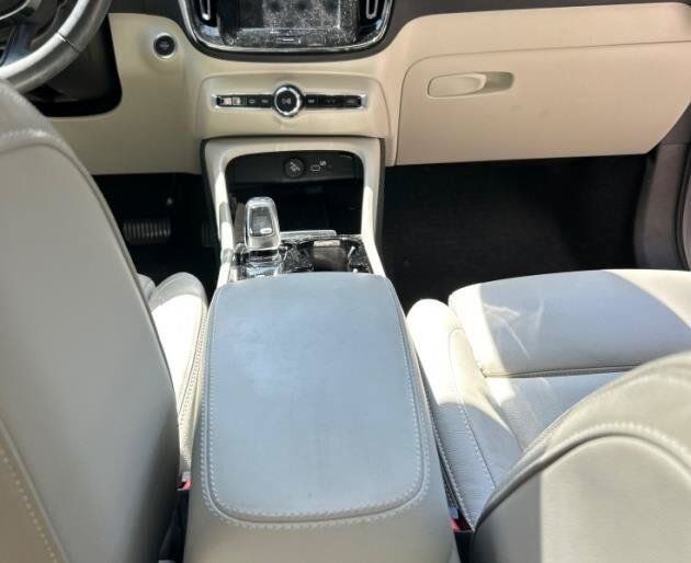 Used 2023 Volvo XC40 B5 Plus w/ Protection Package Premier AWD/4WD image 9