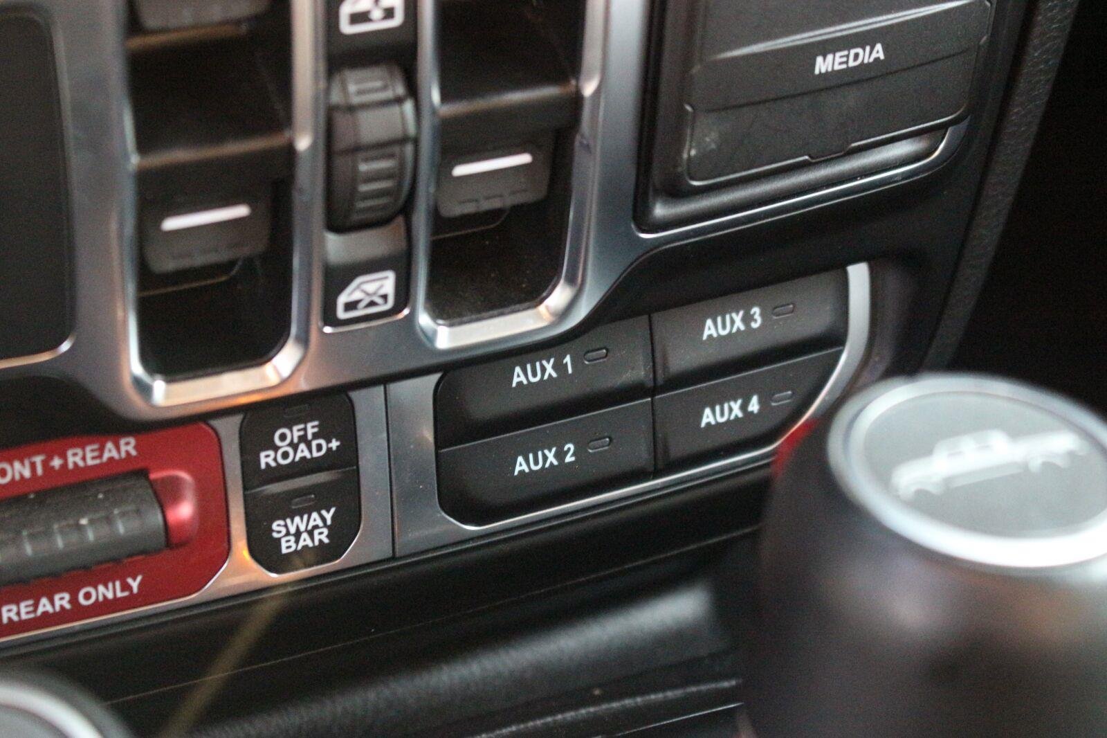 Used 2025 Jeep Gladiator Rubicon w/ Convenience Group AWD/4WD image 27