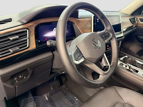 Used 2025 Volkswagen Atlas SE image 9