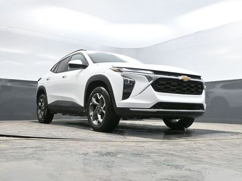 Used 2025 Chevrolet Trax LT image 39
