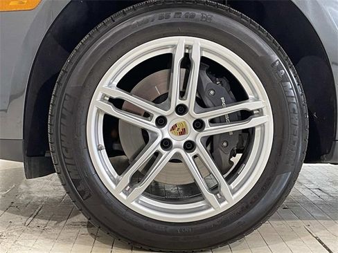 Used 2025 Porsche Macan image 13