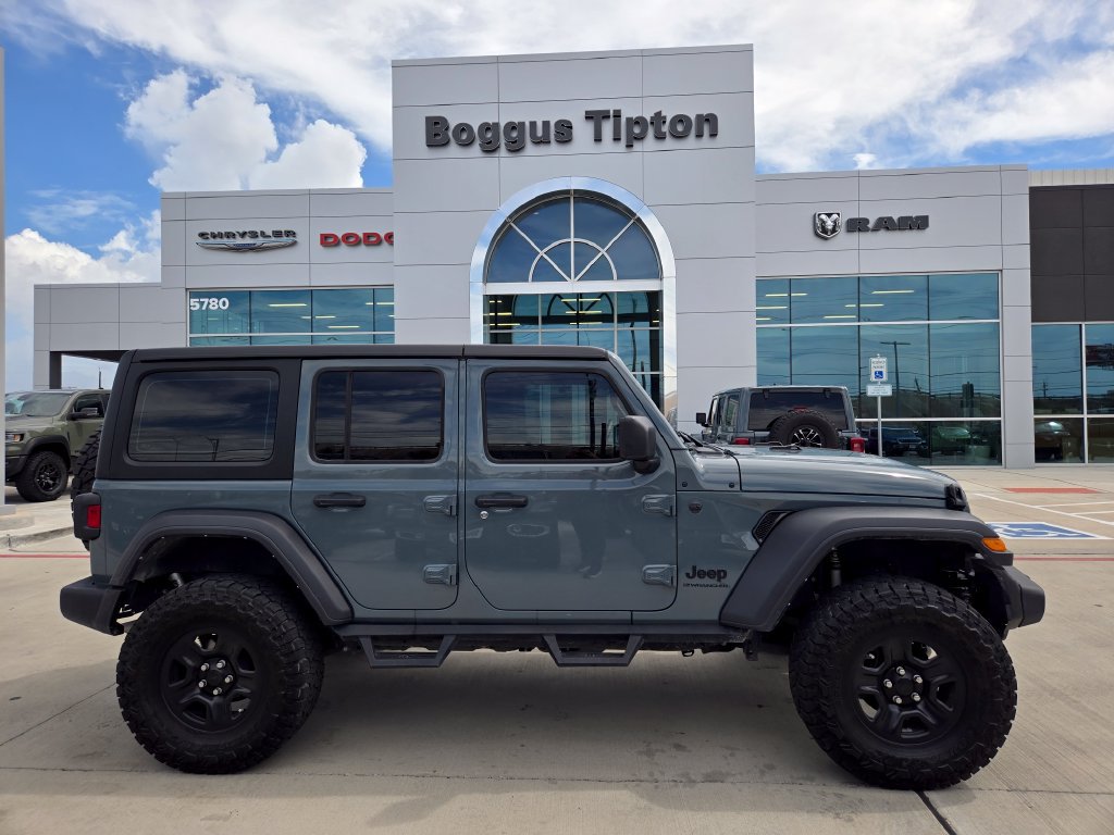 Used 2025 Jeep Wrangler Unlimited Sport AWD/4WD image 2