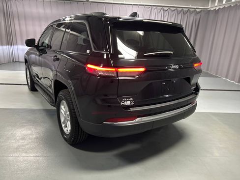 Used 2023 Jeep Grand Cherokee Laredo AWD/4WD image 5