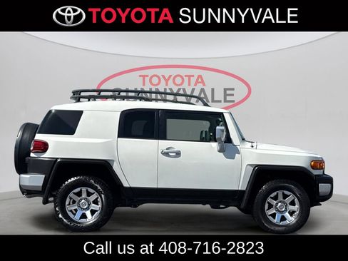 Used 2014 Toyota FJ Cruiser 4WD w/ Convenience Package image 9