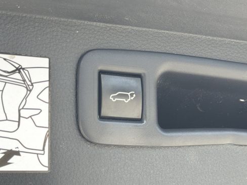 Certified 2024 Toyota Highlander XLE FWD image 35