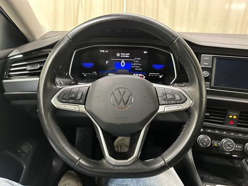 Used 2023 Volkswagen Jetta SE image 30