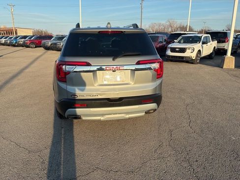Used 2023 GMC Acadia SLE w/ Driver Convenience Package image 5