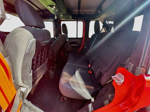 Used 2022 Jeep Wrangler Unlimited Rubicon AWD/4WD image 27