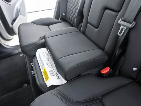 Used 2025 Volvo XC90 B6 Plus AWD/4WD image 21
