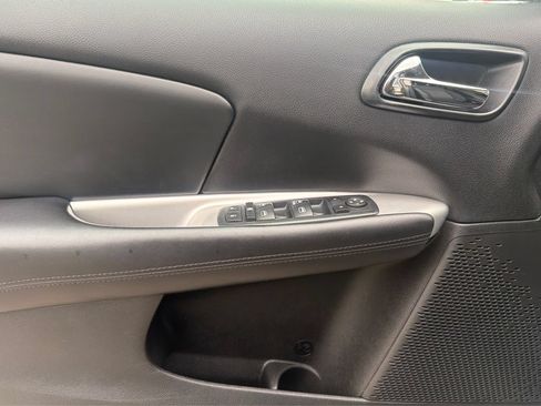 Used 2016 Dodge Journey SE w/ Flexible Seating Group FWD image 17