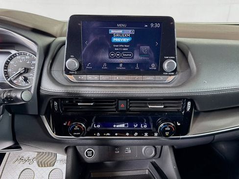 Used 2023 Nissan Rogue SV w/ SV Premium Package image 16