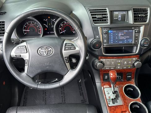 Used 2013 Toyota Highlander Limited AWD/4WD image 29