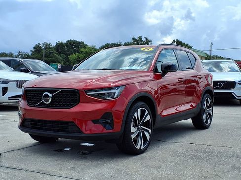 Certified 2023 Volvo XC40 B5 Ultimate w/ Protection Package Premier AWD/4WD image 3