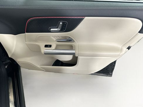 Used 2025 Mercedes-Benz GLA 250 image 31