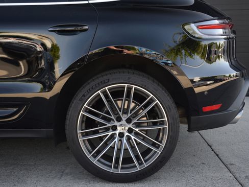 Certified 2026 Porsche Macan AWD/4WD image 40