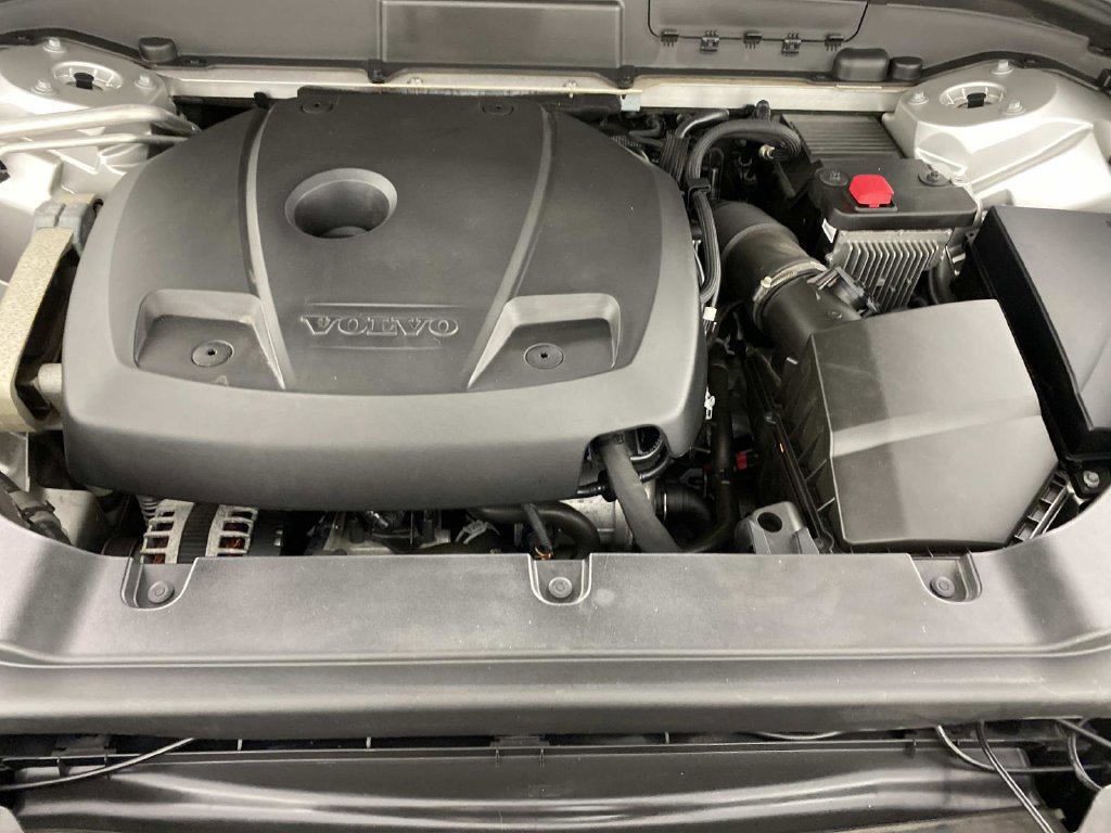 Used 2019 Volvo XC60 T5 Momentum w/ Premium Package FWD image 27