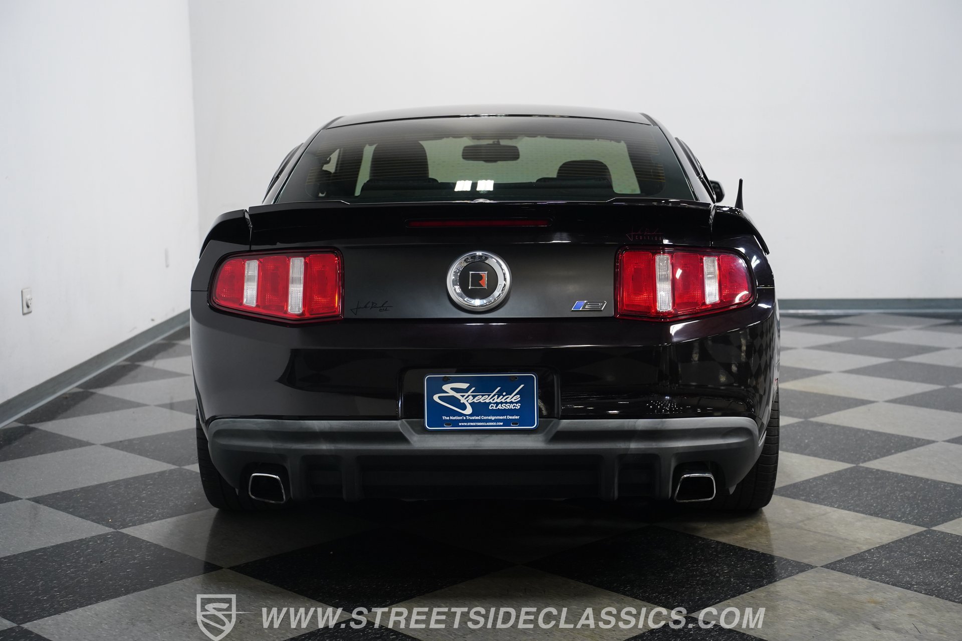 Used 2012 Ford Mustang GT Premium w/ HID Headlamps & Security Pkg RWD image 11