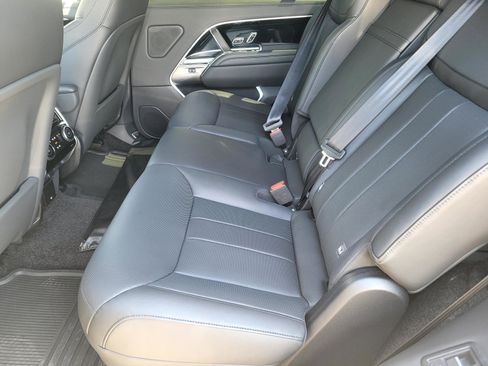 Used 2025 Land Rover Range Rover Long Wheelbase SE AWD/4WD image 13