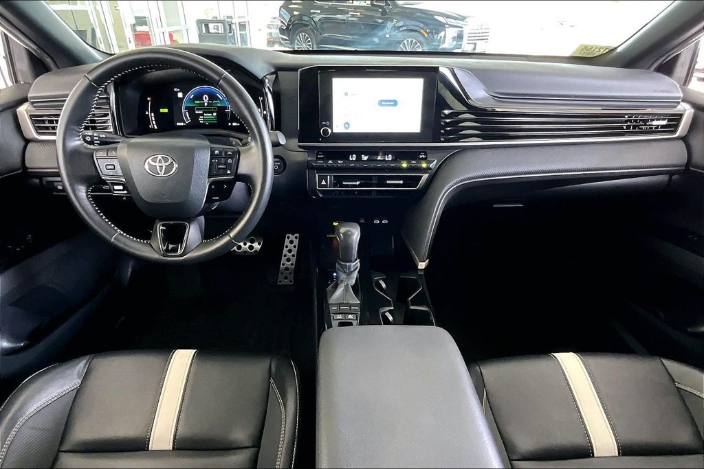 Used 2025 Toyota Camry SE FWD image 7