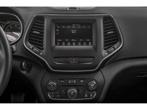 Used 2019 Jeep Cherokee Limited AWD/4WD image 7